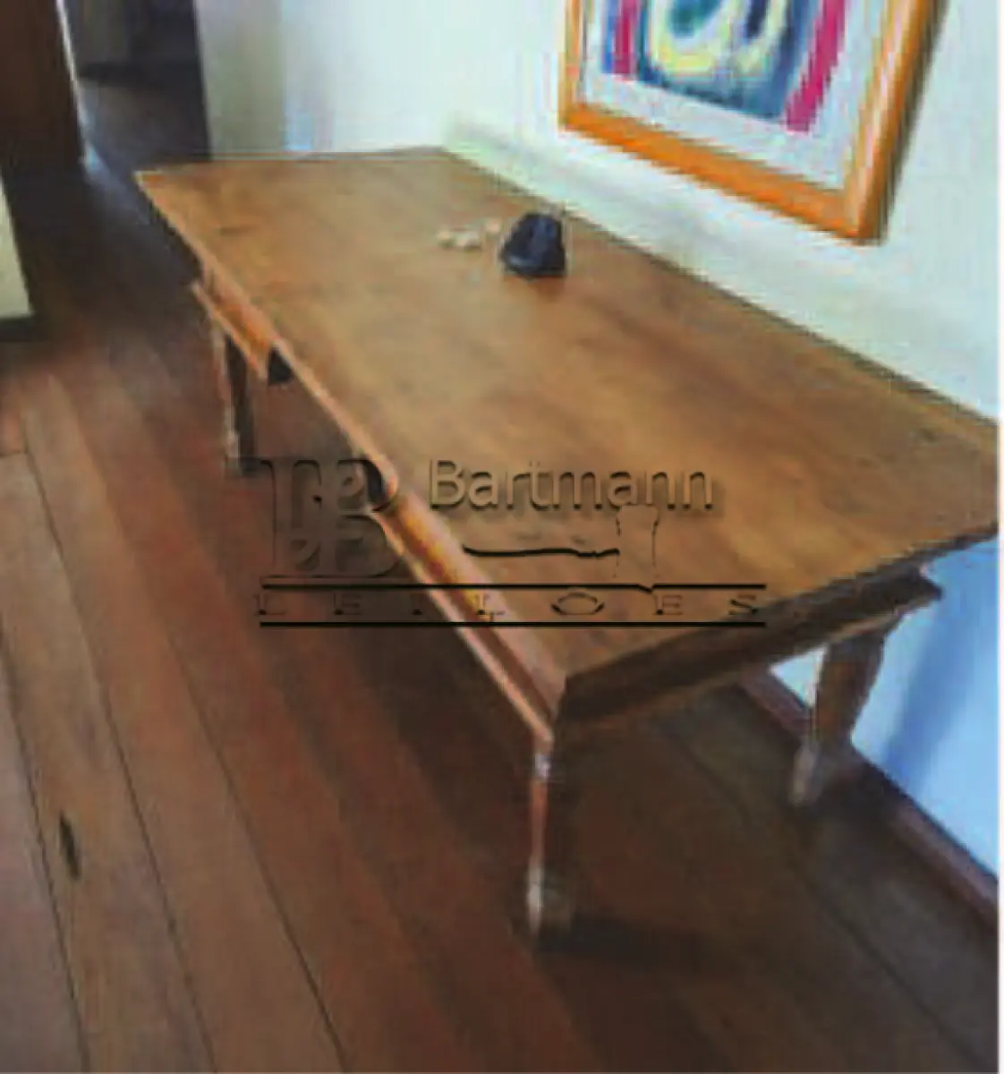 LOTE 017 - APARADOR GRANDE DE MADEIRA