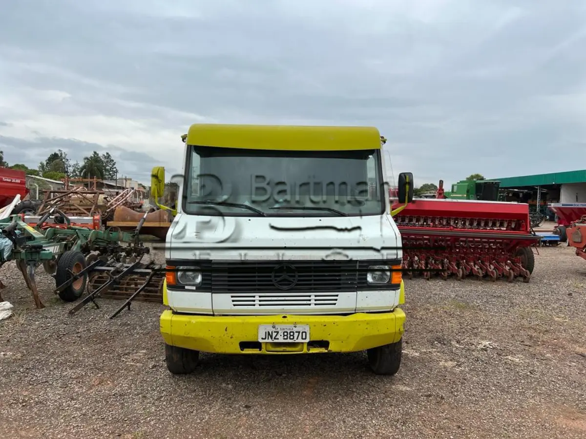 LOTE 001 - Caminhão 1999