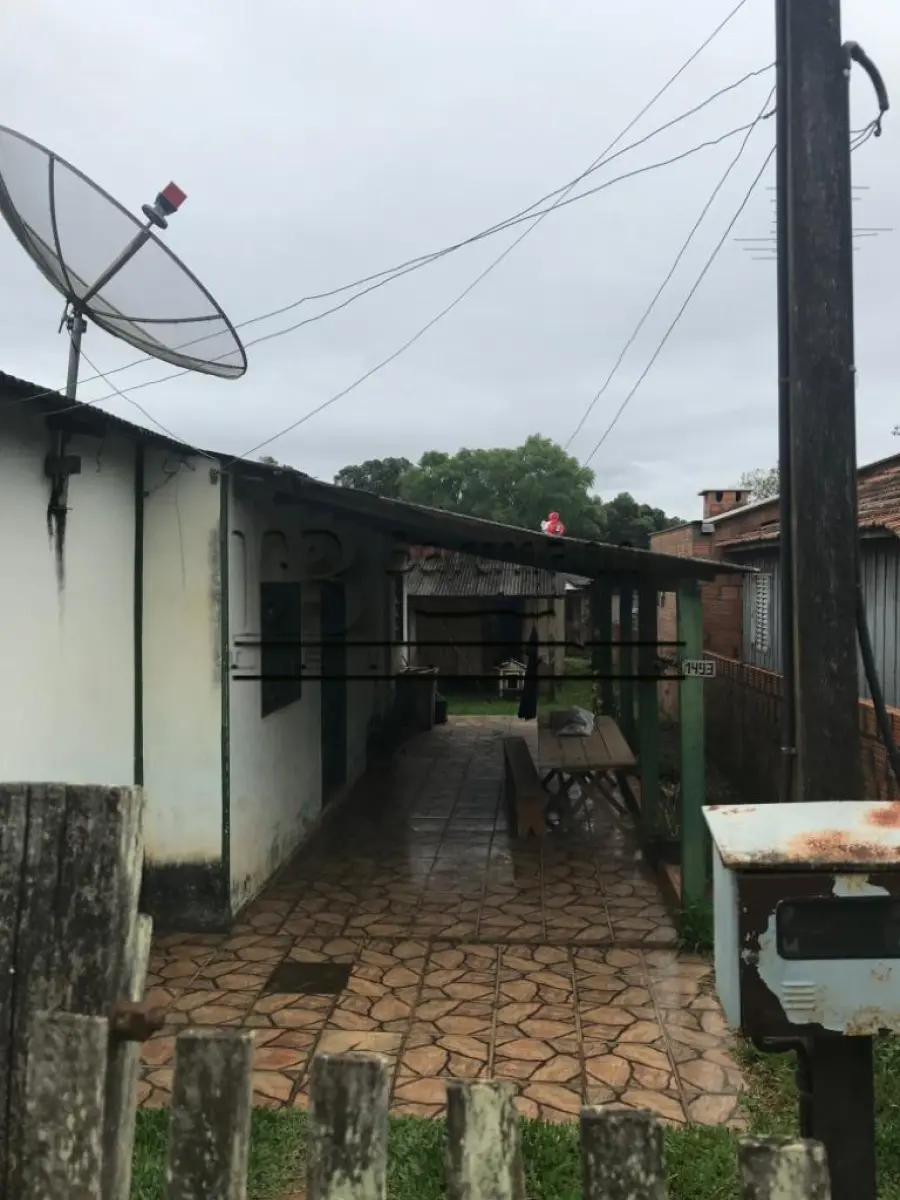 LOTE 001 - Imóvel na rua Ana Francisca