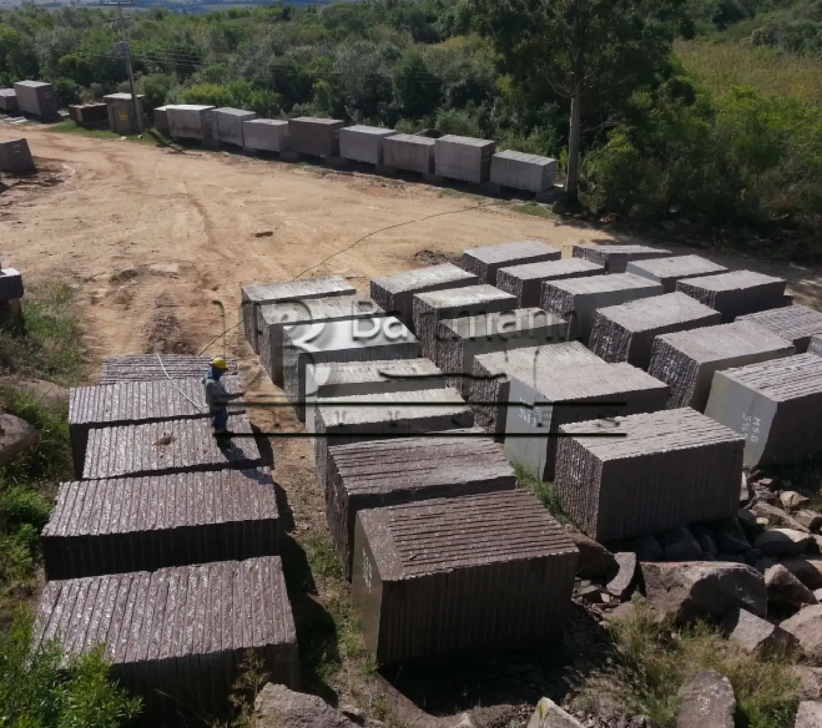 LOTE 001 - 200 m³ de Granito