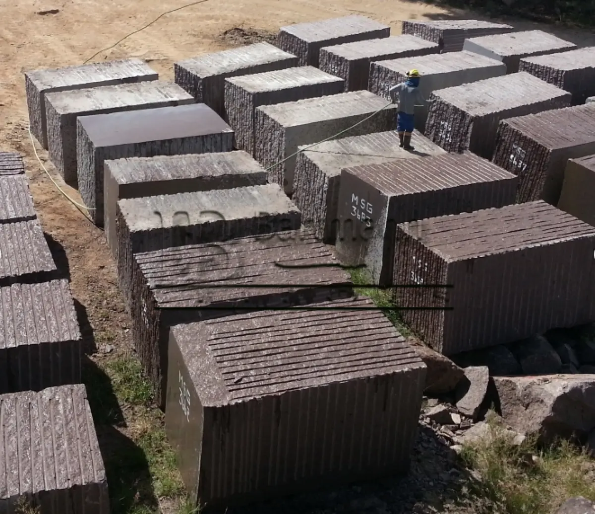 LOTE 001 - 200 m³ de Granito