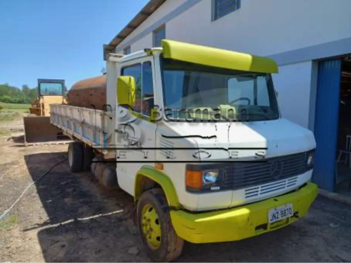 LOTE 001 - Caminhão 1999