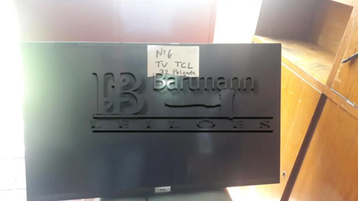 LOTE 006 - Smart tv TCL