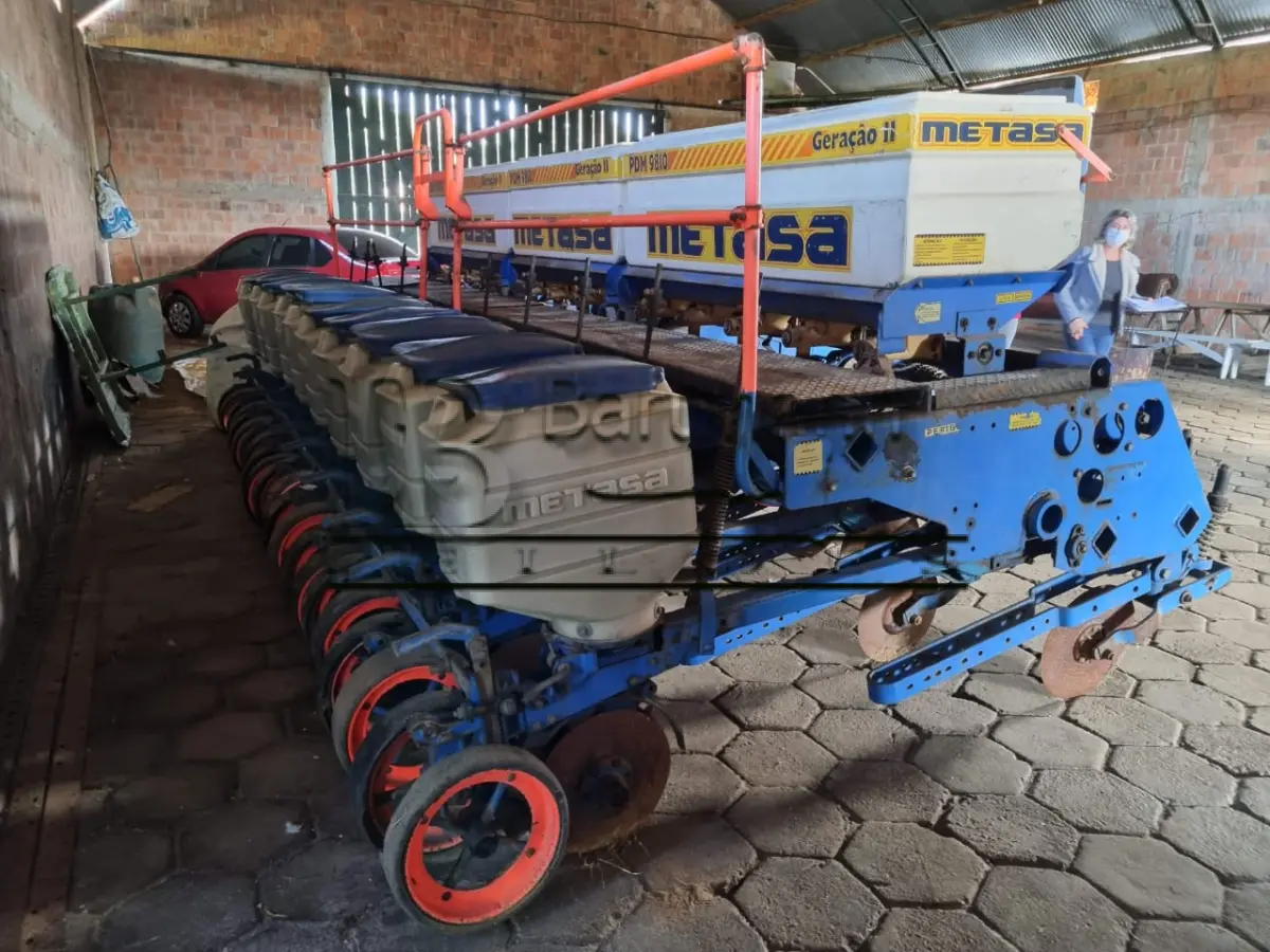 LOTE 001 - Plantadeira mecânica