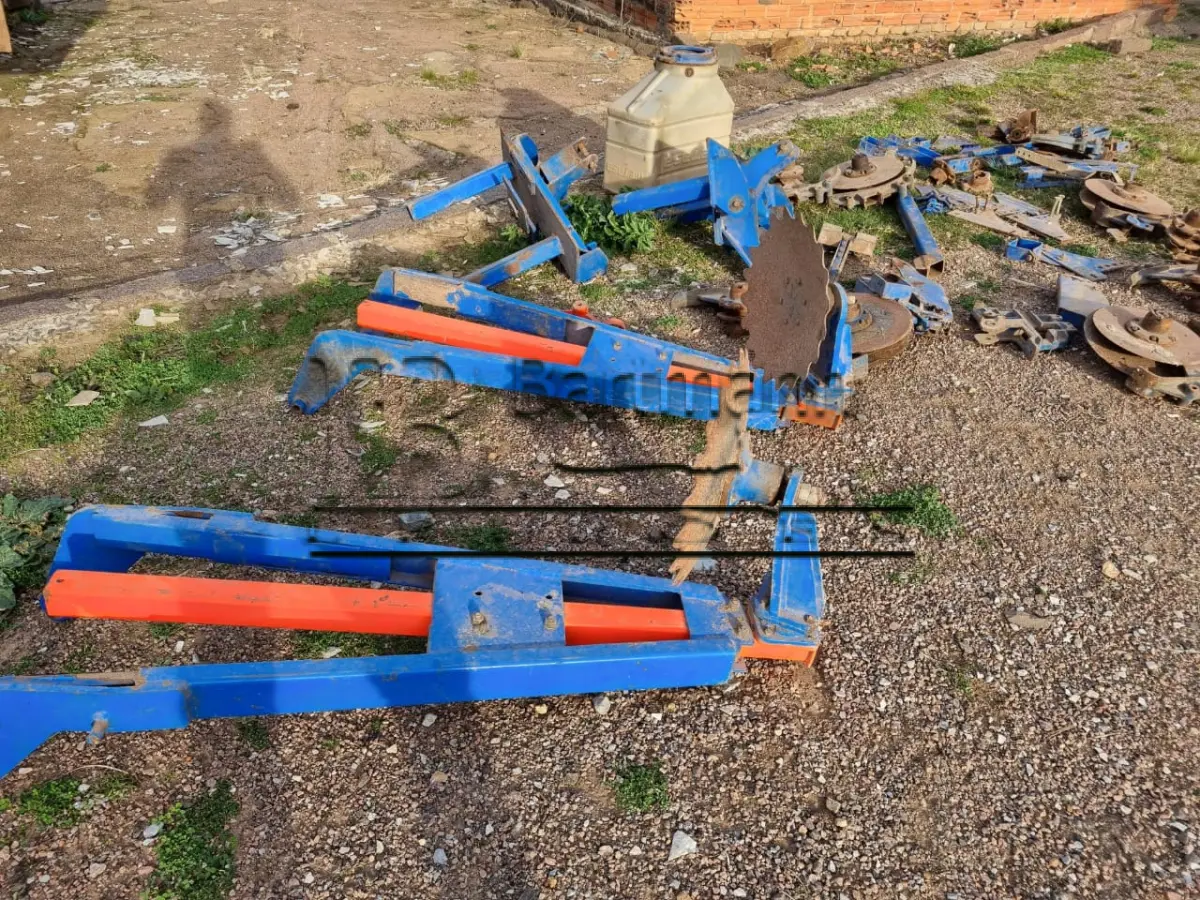 LOTE 001 - Plantadeira mecânica