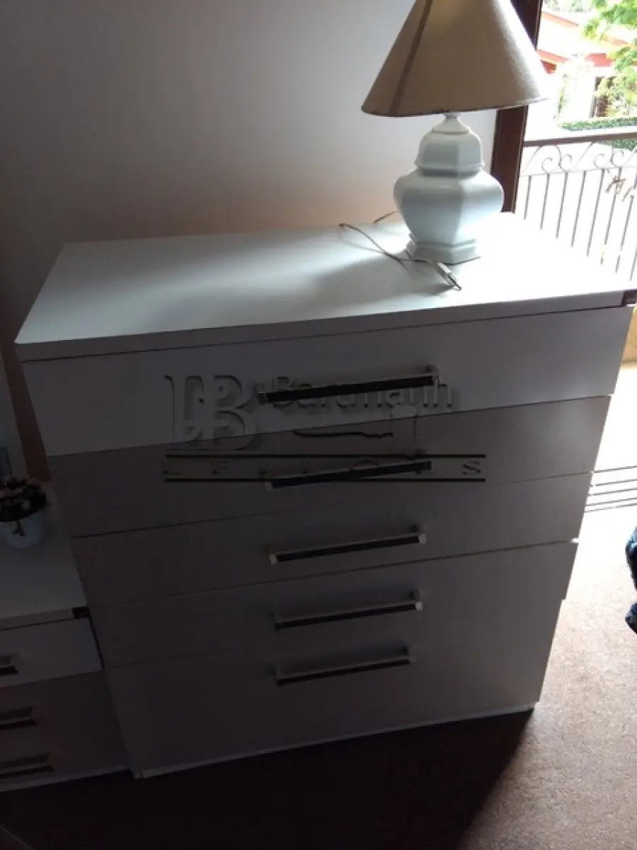 LOTE 023 - Cômoda com 5 gavetas