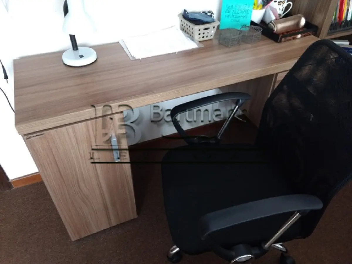 LOTE 020 - Cadeira giratória de escritório