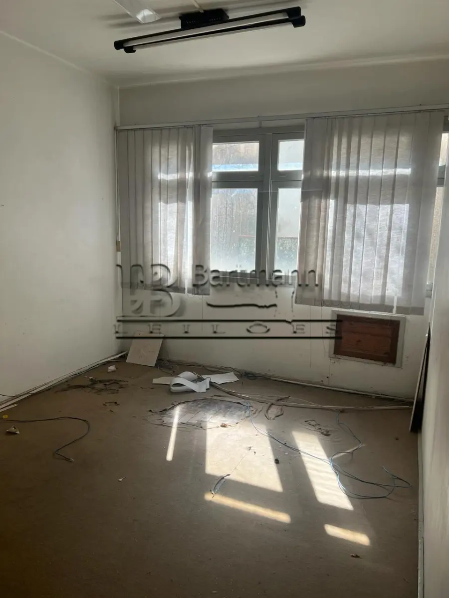 LOTE 001 - Sala comercial