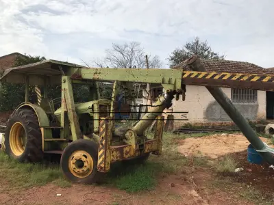 LOTE 02 - Guindaste