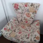 LOTE 022 - Poltrona estofada