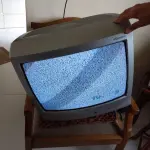 LOTE 003 - Televisor