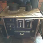 LOTE 001 - Fogão a lenha